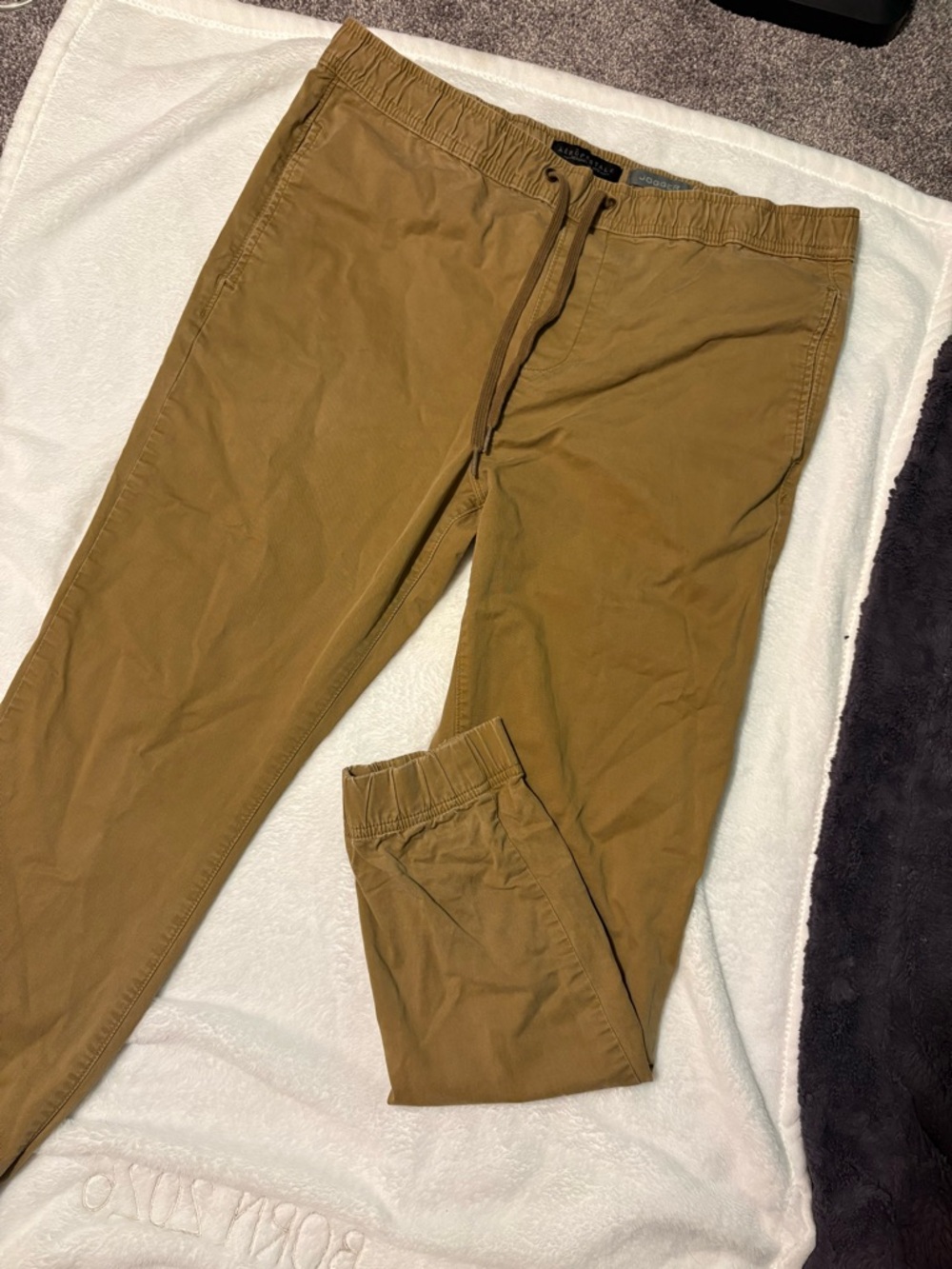 Aeropostale Men's Cargo Pants in Tan Brown